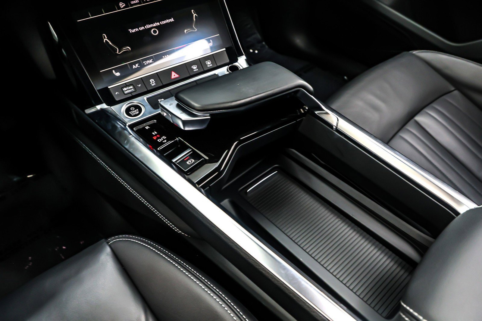 Used 2022 Audi e-tron Premium w/ Convenience Plus Package image 7