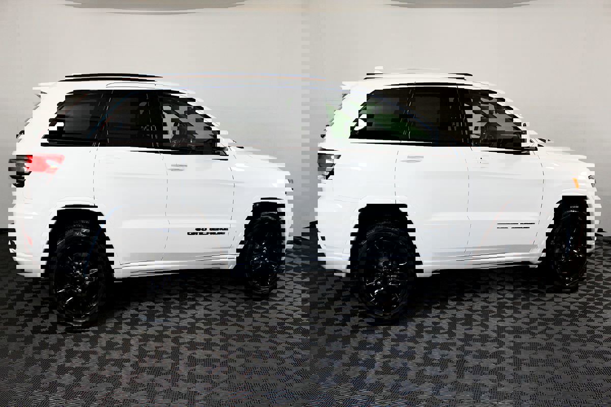 Used 2020 Jeep Grand Cherokee Altitude image 6
