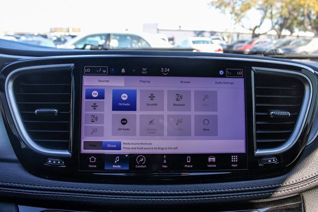 Used 2023 Chrysler Pacifica Limited w/ S Appearance Package image 24