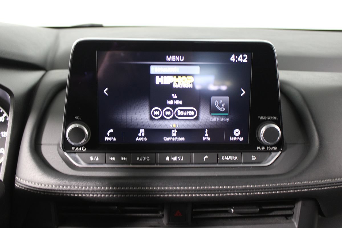 Used 2024 Nissan Rogue S FWD image 12