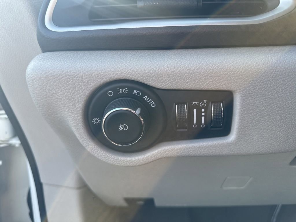 Used 2018 Chrysler Pacifica Touring Plus w/ Tire & Wheel Group image 19