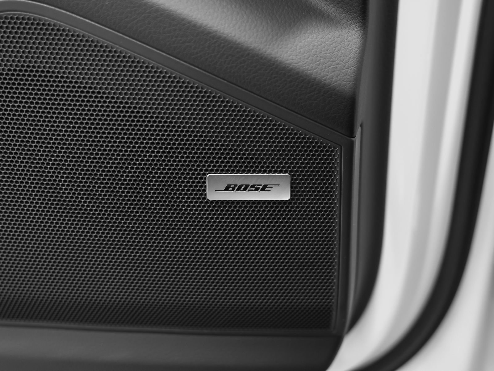 Certified 2026 Porsche Cayenne AWD/4WD image 38