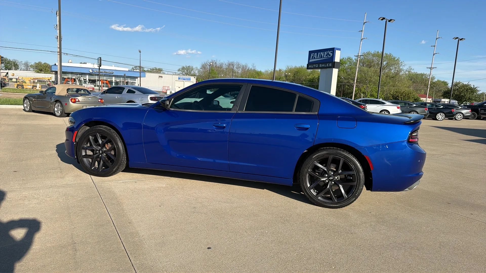 Used 2019 Dodge Charger SXT w/ Blacktop Package RWD image 10