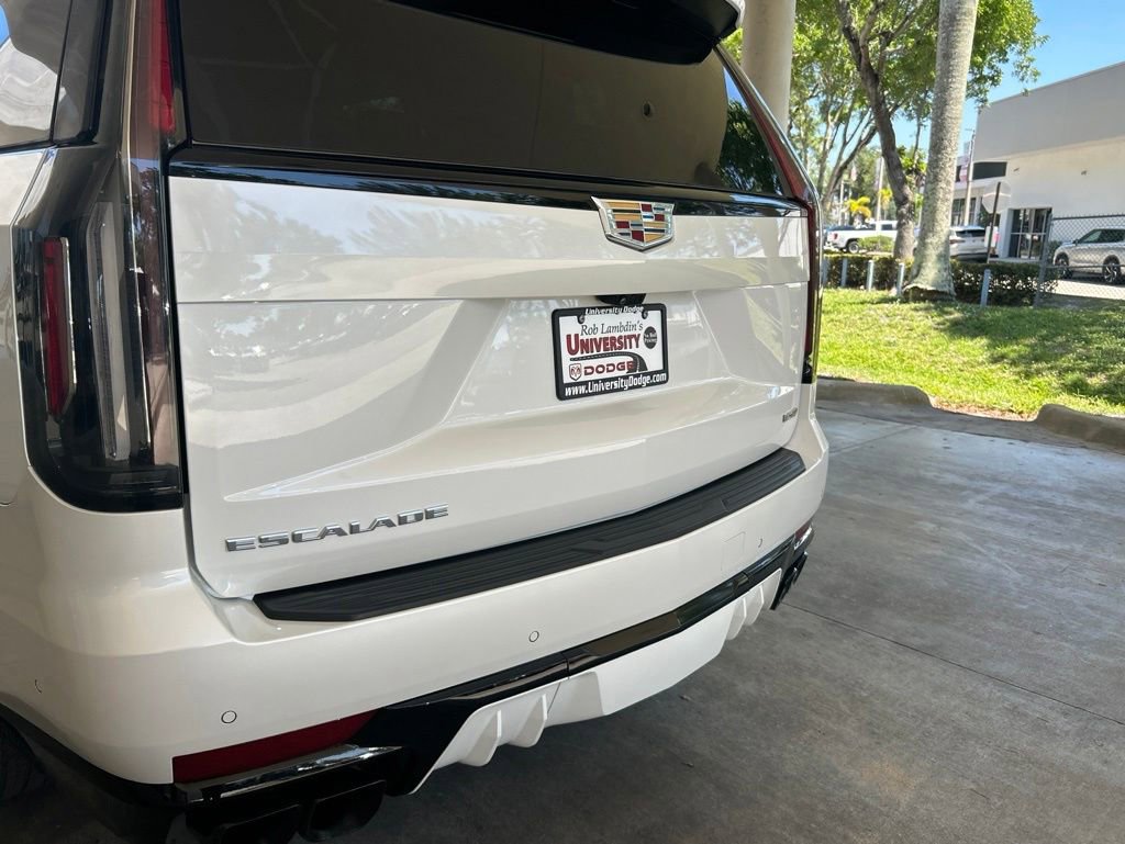 Used 2024 Cadillac Escalade V AWD/4WD image 19