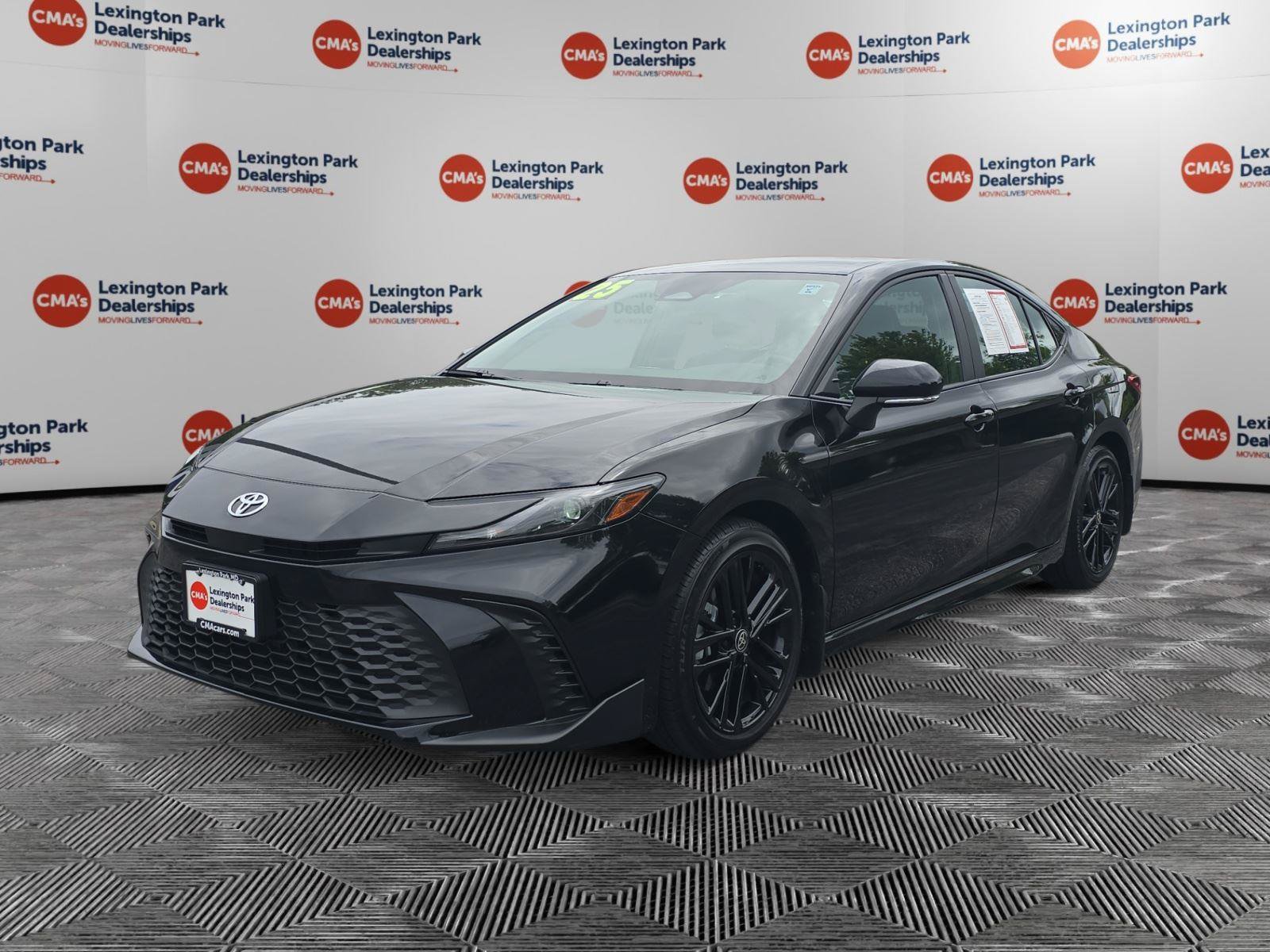 Used 2025 Toyota Camry SE FWD image 3