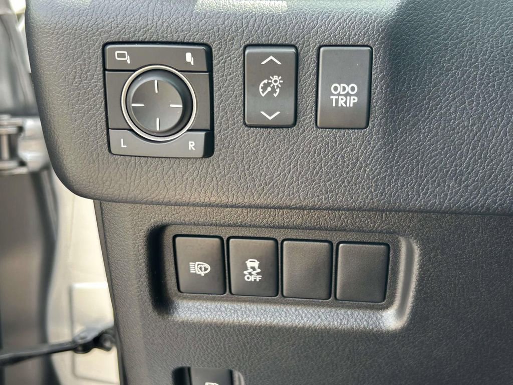 Used 2015 Lexus GX 460 w/ Premium Package image 20