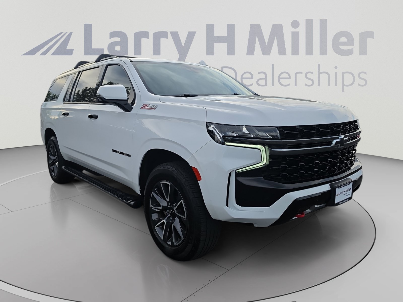 Certified 2022 Chevrolet Suburban Z71 w/ Luxury Package AWD/4WD image 7