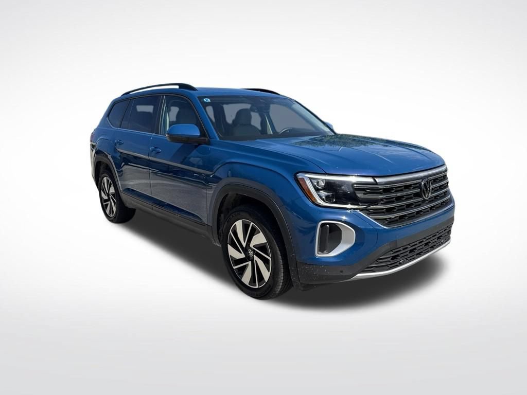 Used 2025 Volkswagen Atlas SE w/ Panoramic Sunroof Package FWD image 2
