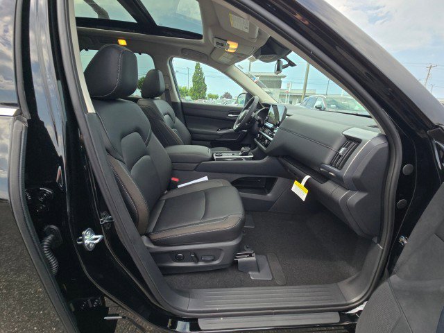 New 2025 Nissan Pathfinder SL w/ SL Premium Package image 11