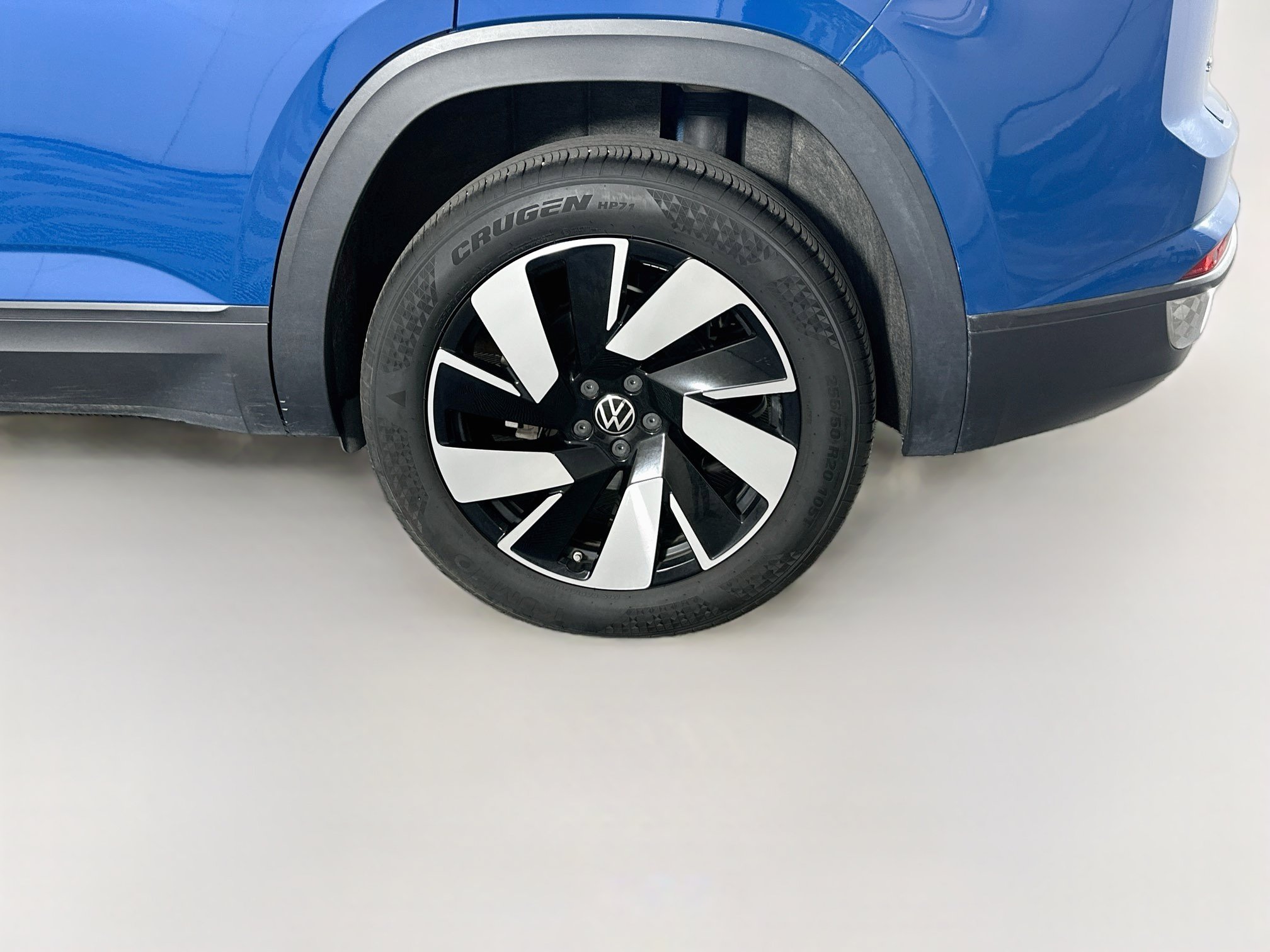 Used 2025 Volkswagen Atlas Cross Sport SE FWD image 11