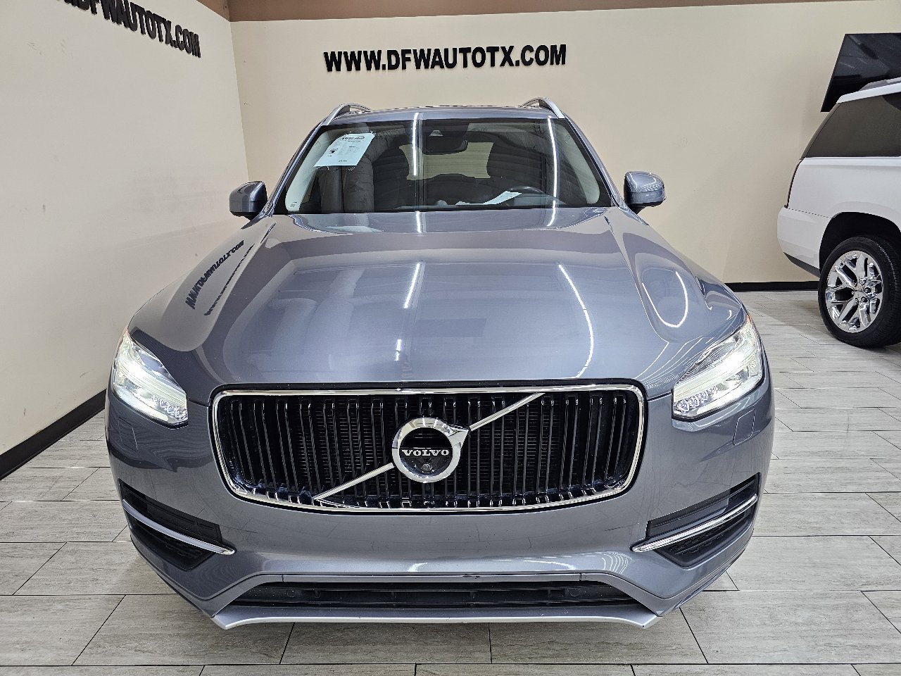 Used 2016 Volvo XC90 T6 Momentum w/ Momentum Plus Package image 3
