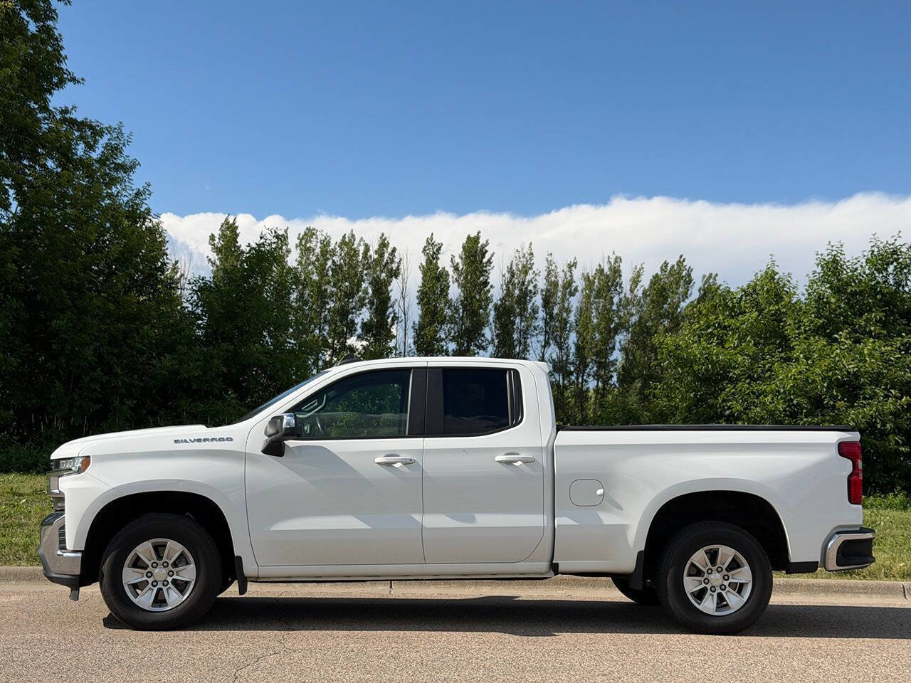 Used 2021 Chevrolet Silverado 1500 LT w/ Bed Protection Package RWD image 2