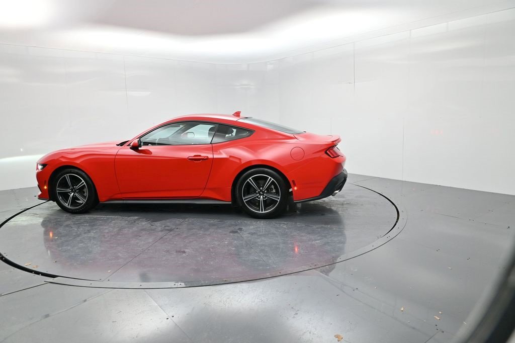 Used 2024 Ford Mustang Premium image 5