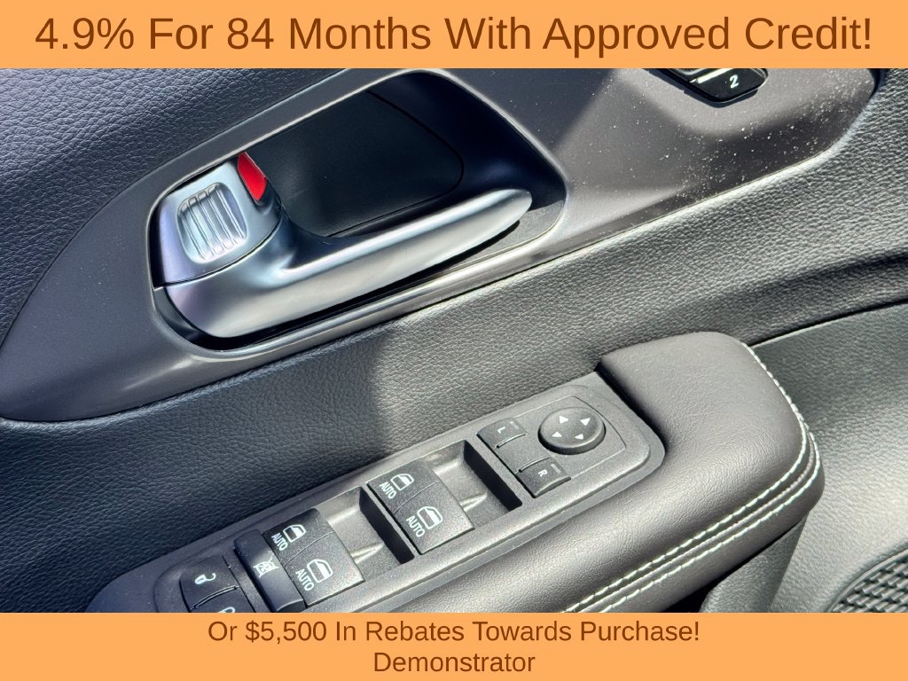 New 2026 Chrysler Pacifica Select FWD image 24