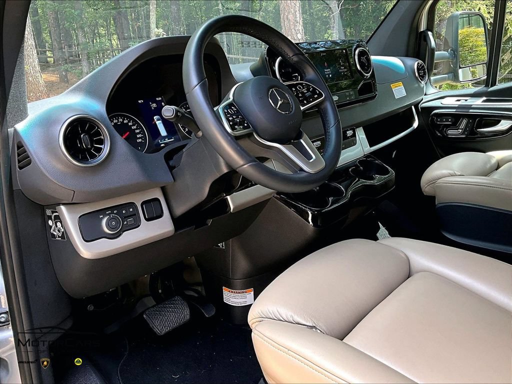 Used 2023 Mercedes-Benz Sprinter 4500 image 12