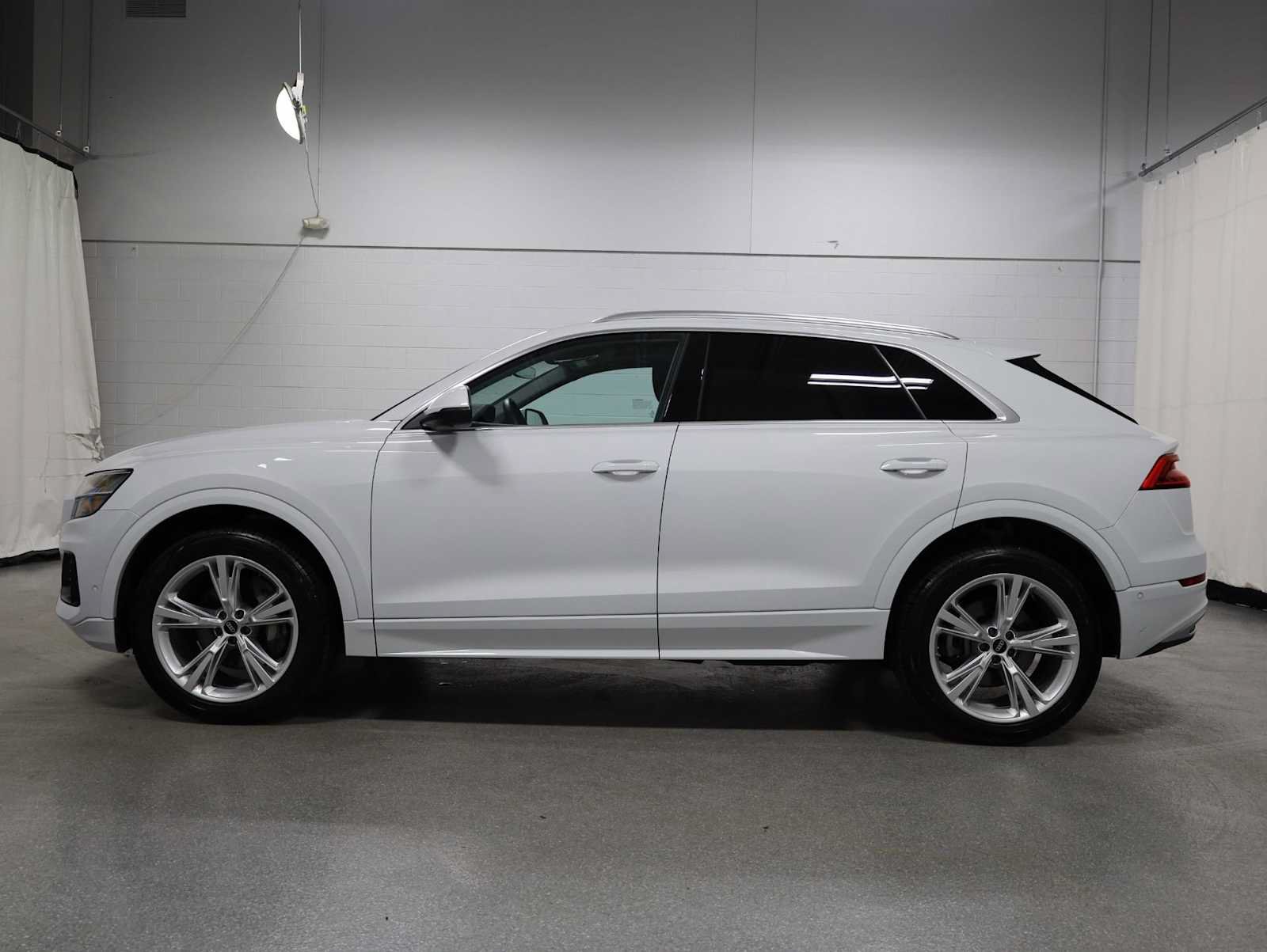 Used 2023 Audi Q8 Premium w/ Convenience Package AWD/4WD image 2