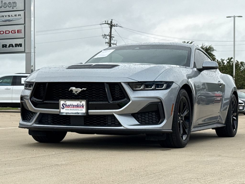 Used 2024 Ford Mustang GT RWD image 3