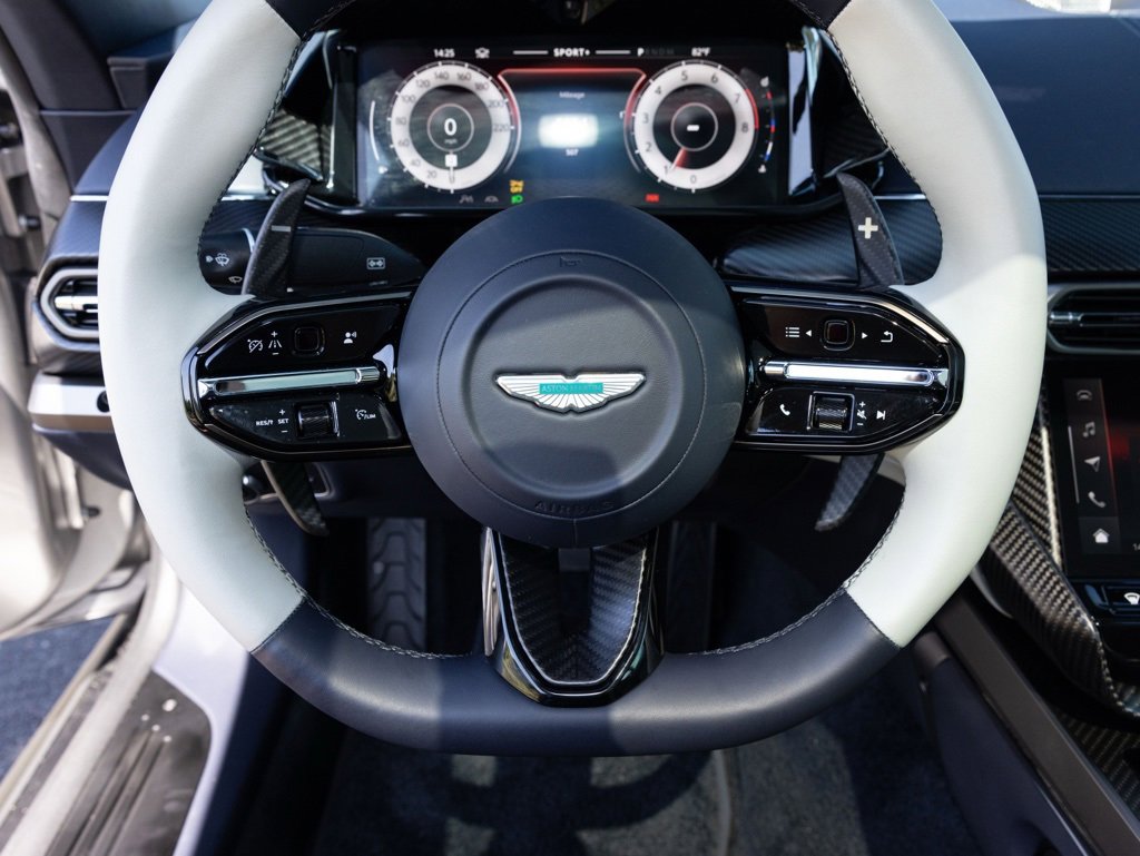 Used 2025 Aston Martin Vanquish image 26