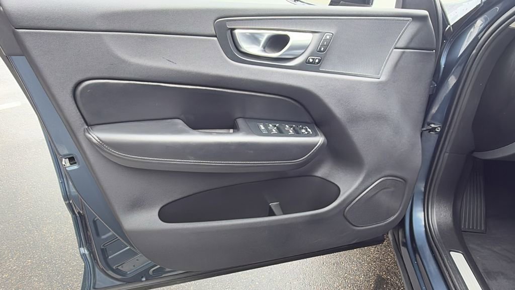 Certified 2025 Volvo XC60 B5 Plus w/ Climate Package image 13