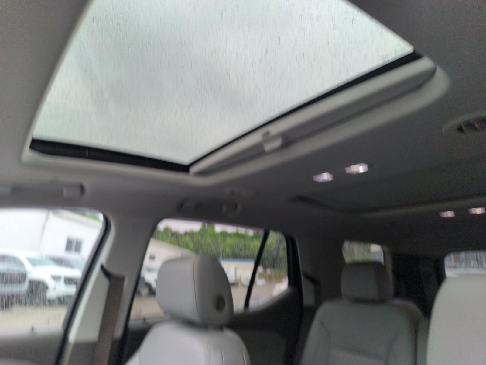 Used 2021 Chevrolet Traverse Premier FWD image 11