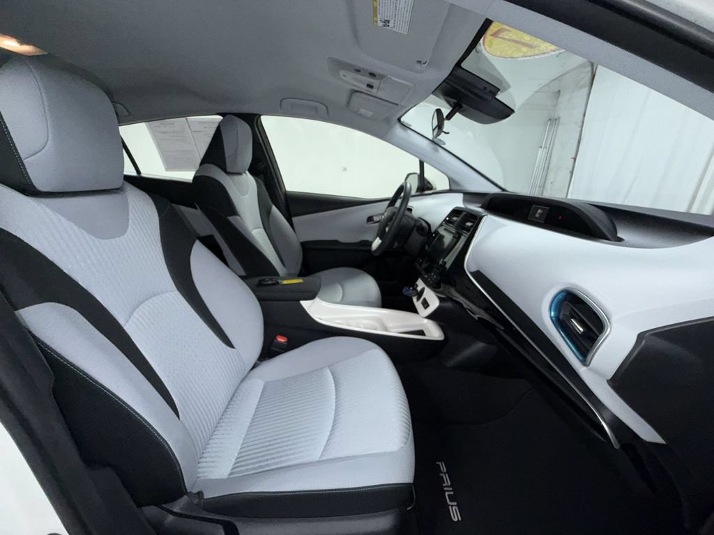 Used 2017 Toyota Prius Four FWD image 18