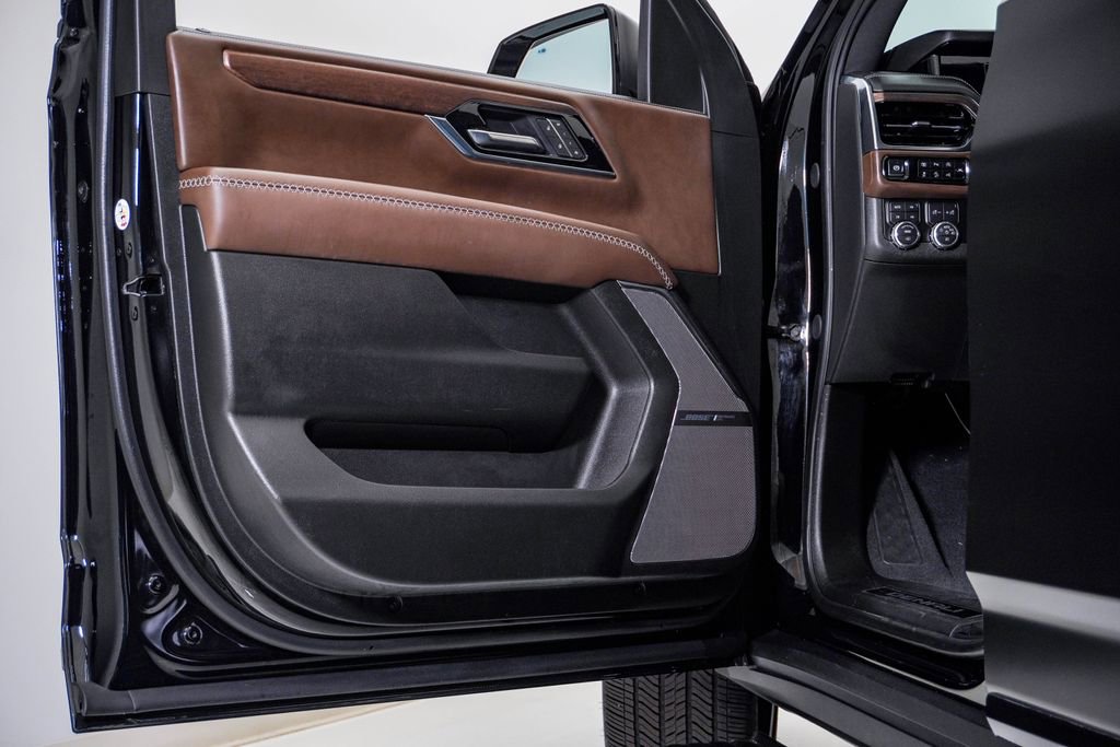 Used 2025 GMC Yukon Denali Ultimate AWD/4WD image 35