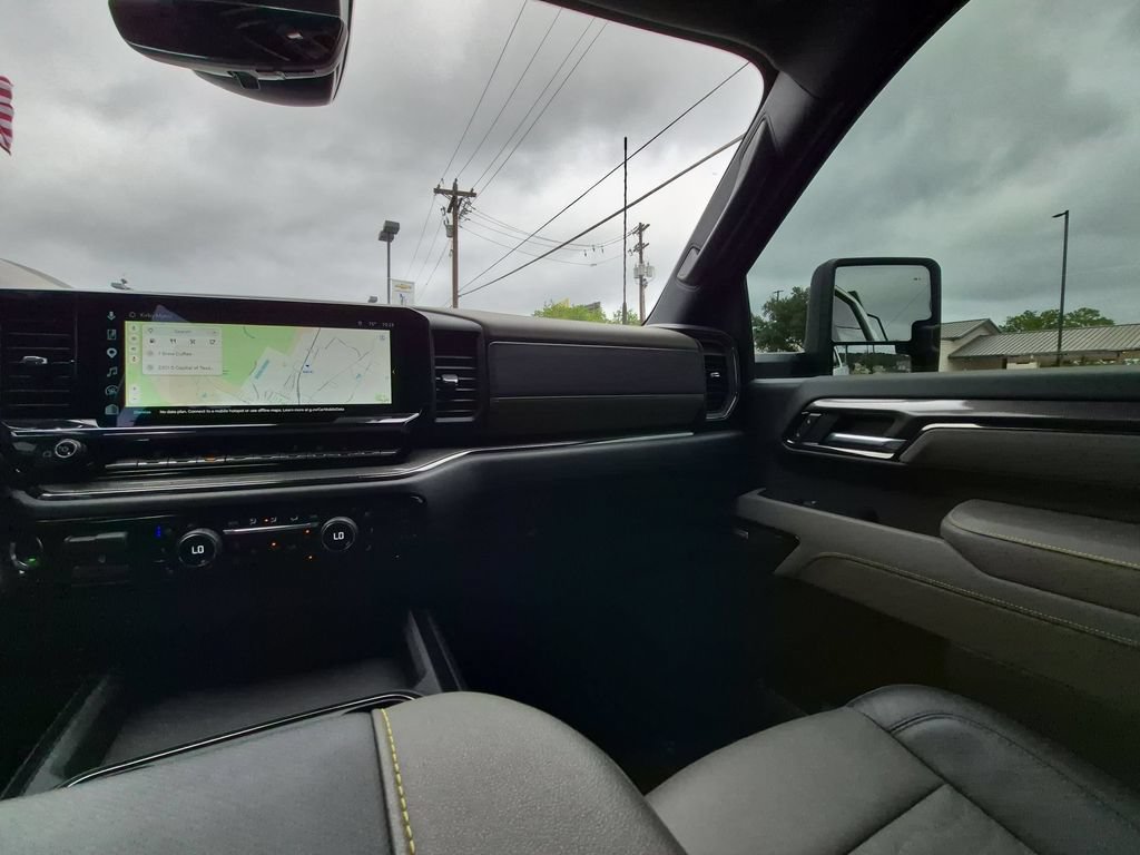 Used 2025 Chevrolet Silverado 2500 ZR2 w/ Technology Package AWD/4WD image 3
