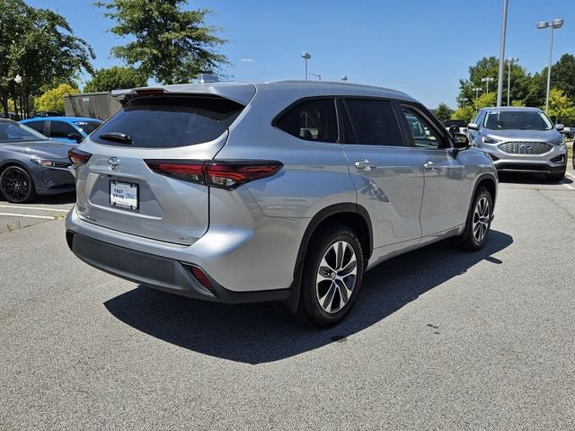 Used 2024 Toyota Highlander XLE FWD image 8