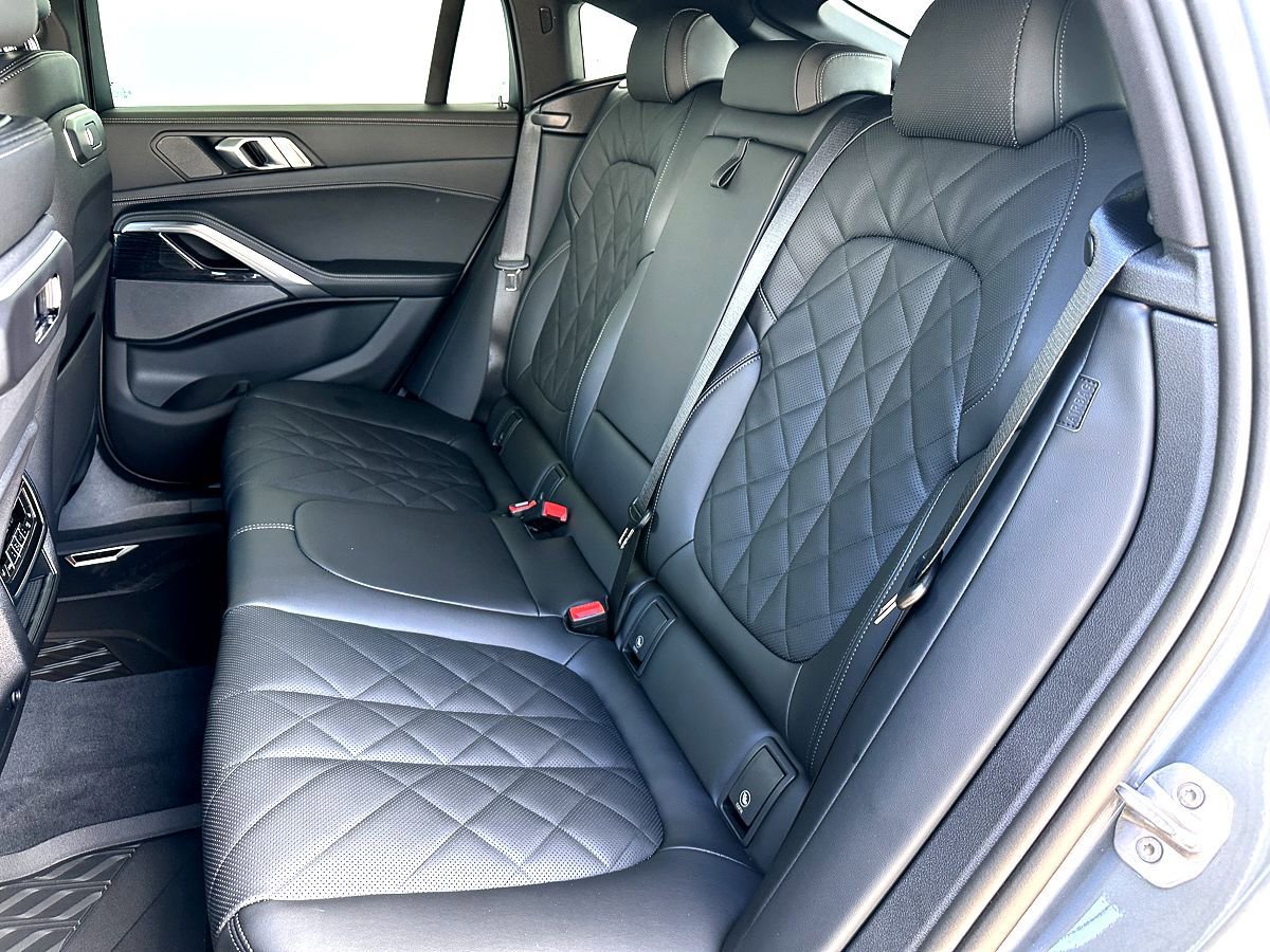 New 2026 BMW X6 xDrive40i w/ Climate Comfort Package image 17