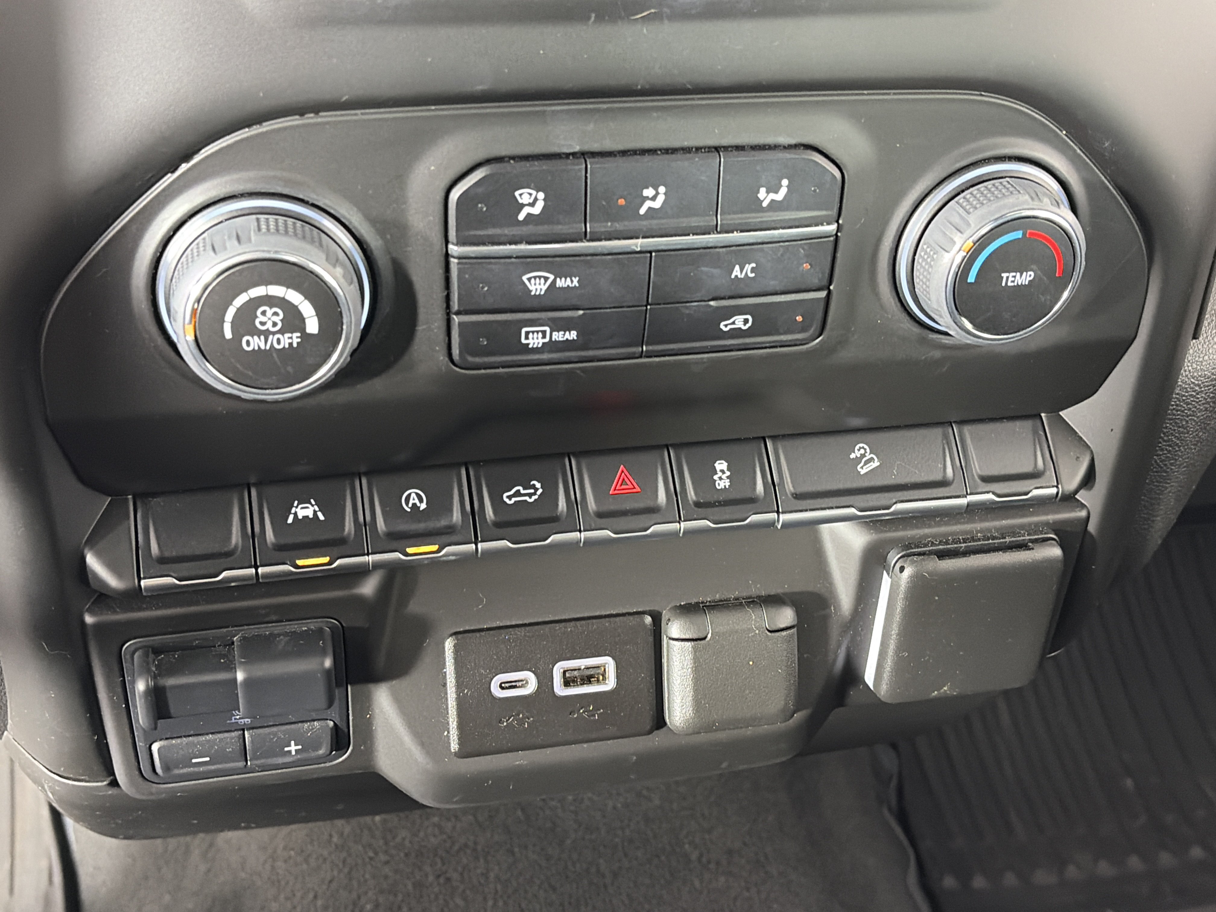 Used 2024 Chevrolet Silverado 1500 Custom Trail Boss w/ LPO, Dark Essentials Package AWD/4WD image 22