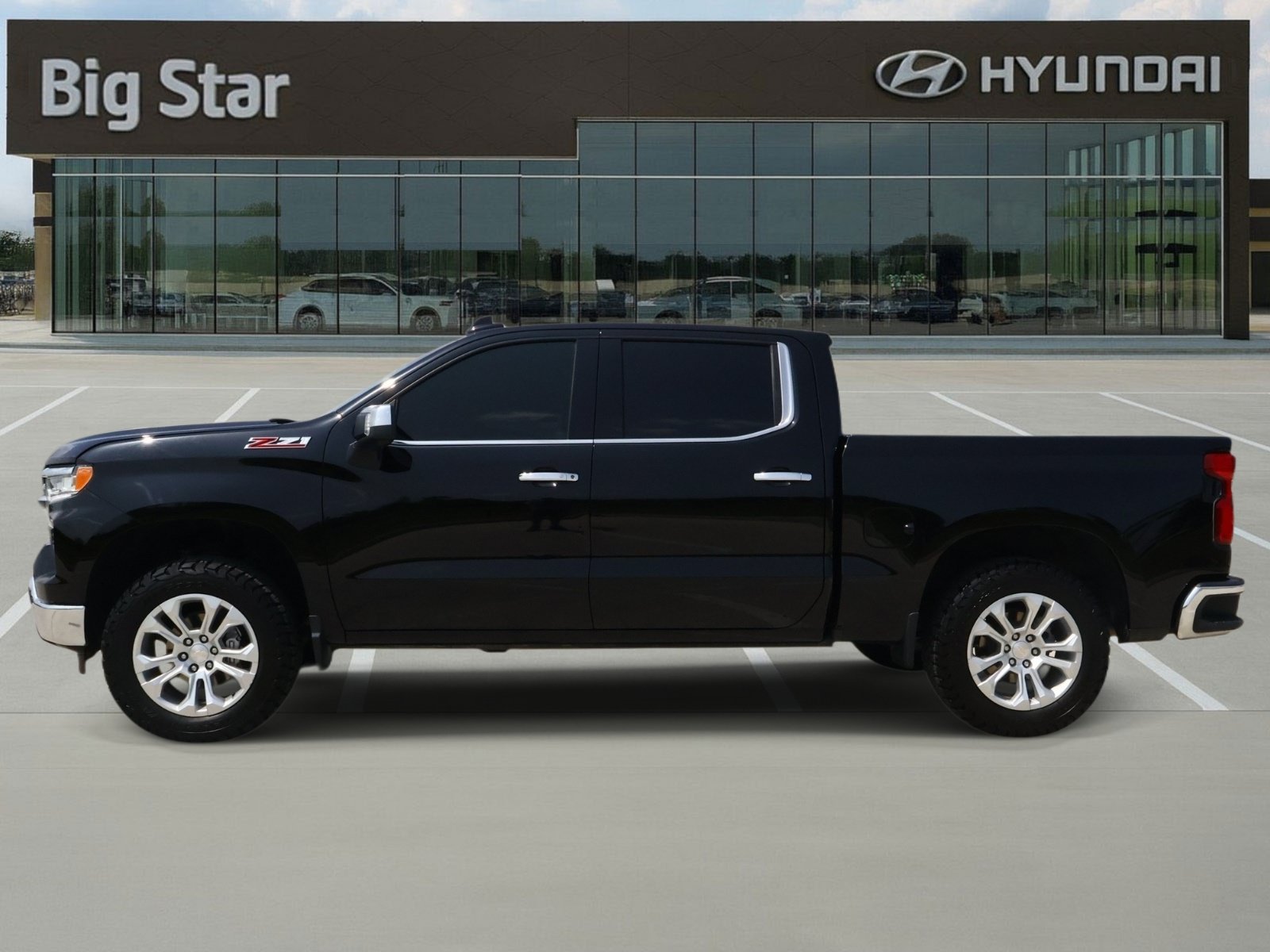 Used 2024 Chevrolet Silverado 1500 LTZ AWD/4WD image 2