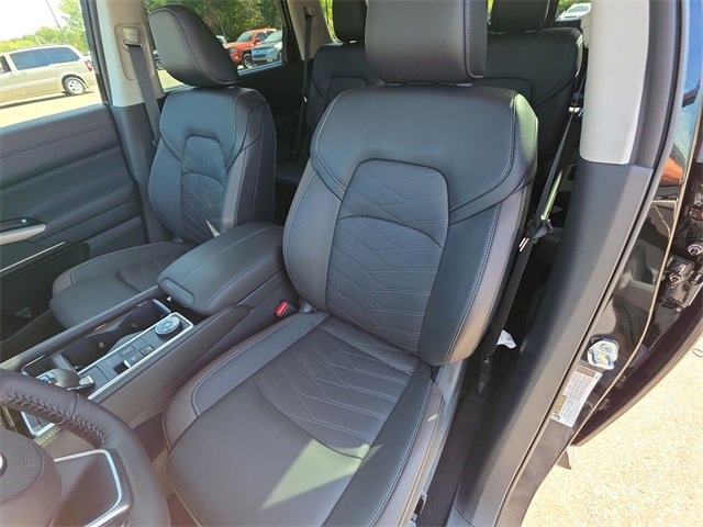 Used 2025 Nissan Pathfinder Platinum w/ Cargo Package image 11