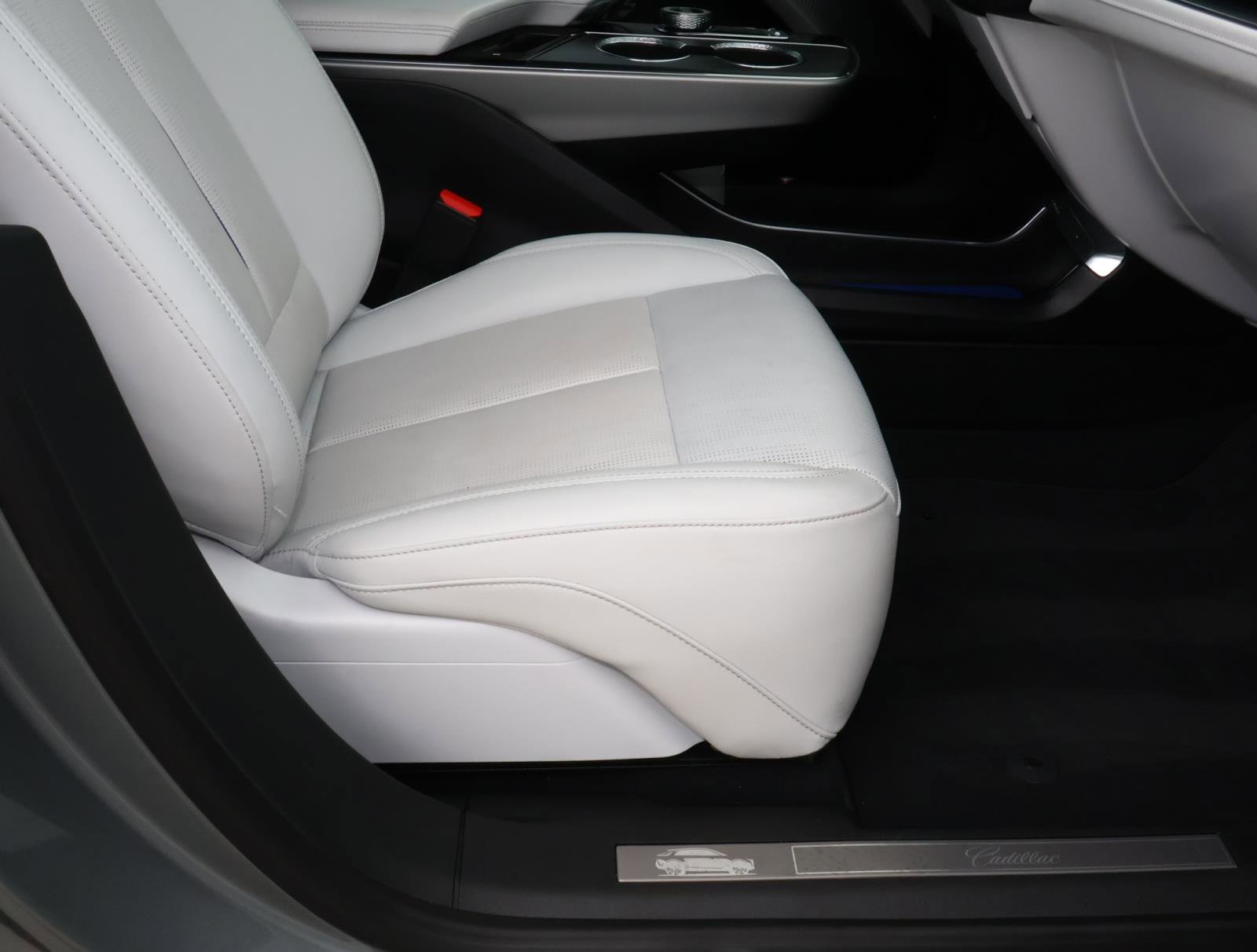 Certified 2024 Cadillac Lyriq Luxury image 23