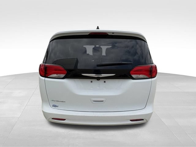 Used 2023 Chrysler Voyager LX FWD image 14