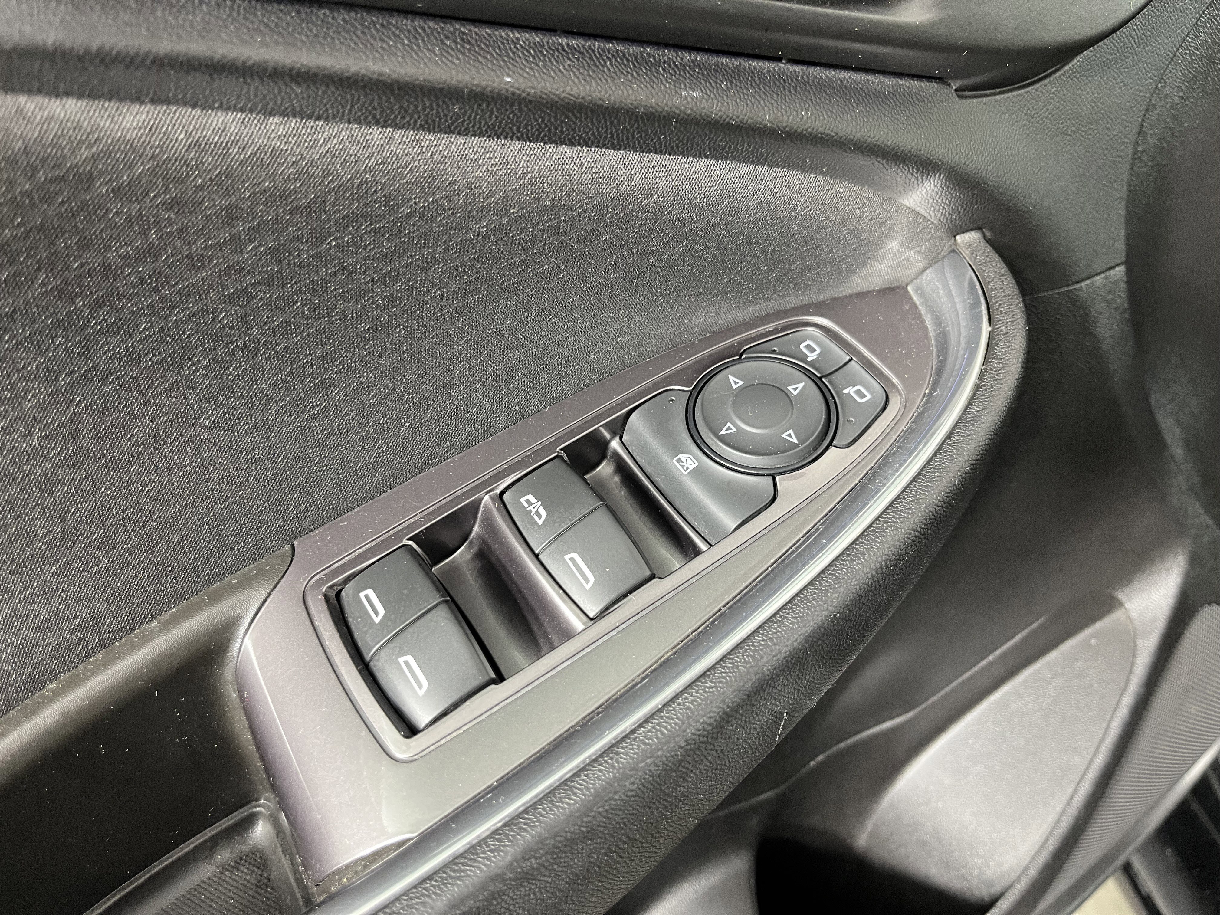 Used 2017 Chevrolet Malibu LT FWD image 18