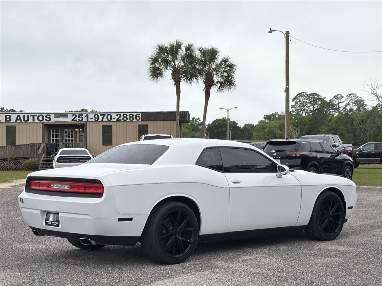 Used 2014 Dodge Challenger SXT image 6