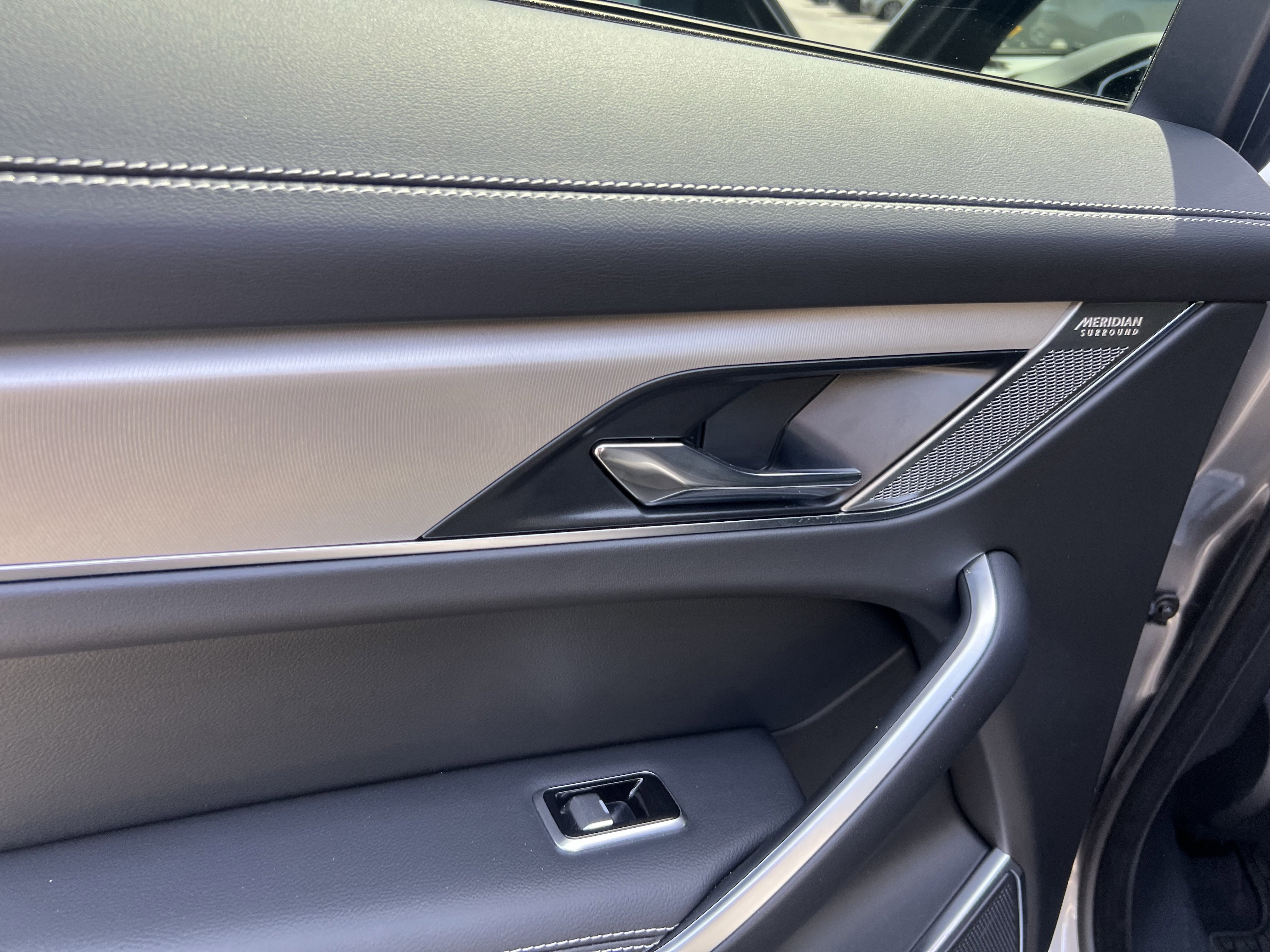 Used 2025 Jaguar F-PACE R-Dynamic S image 29