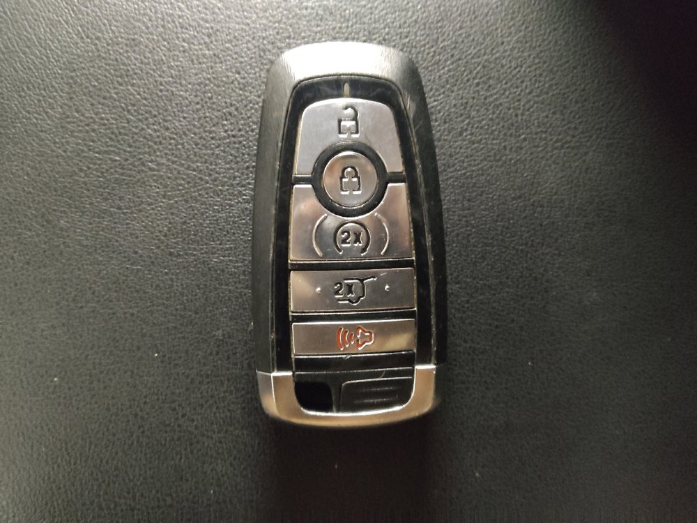 Used 2024 Ford Edge Titanium image 32