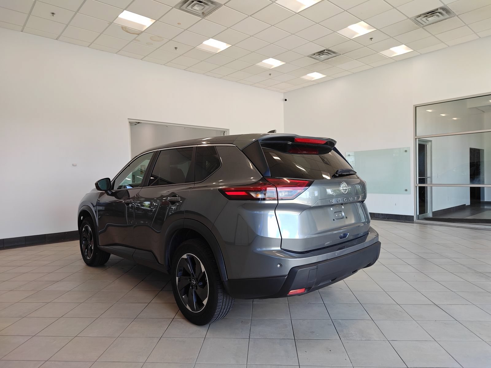 Used 2025 Nissan Rogue SV FWD image 5