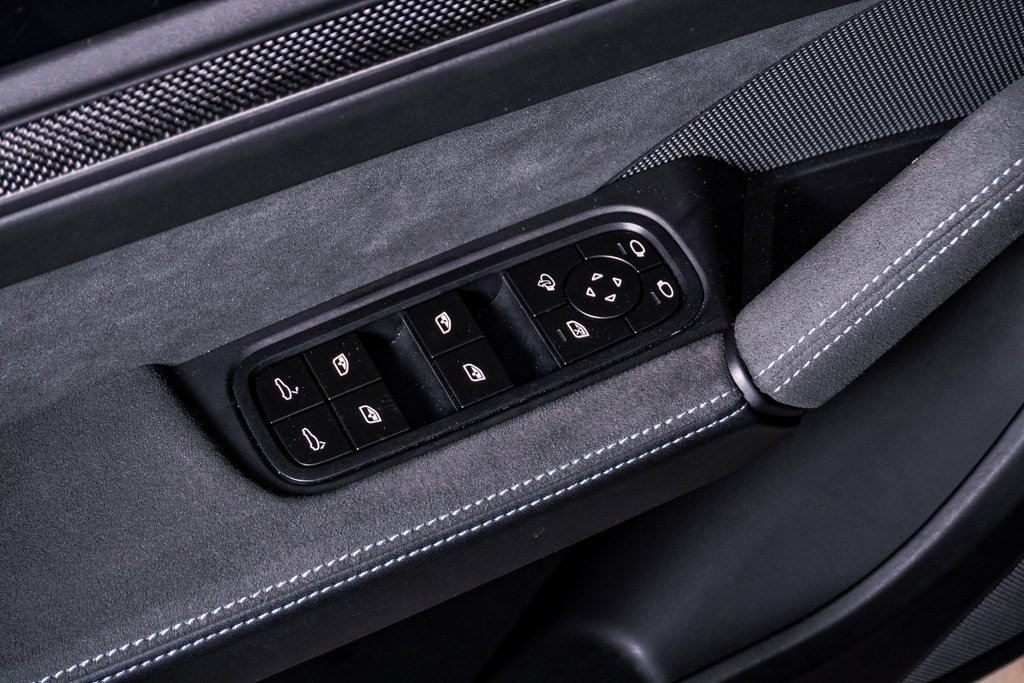 Used 2025 Porsche Cayenne GTS AWD/4WD image 26