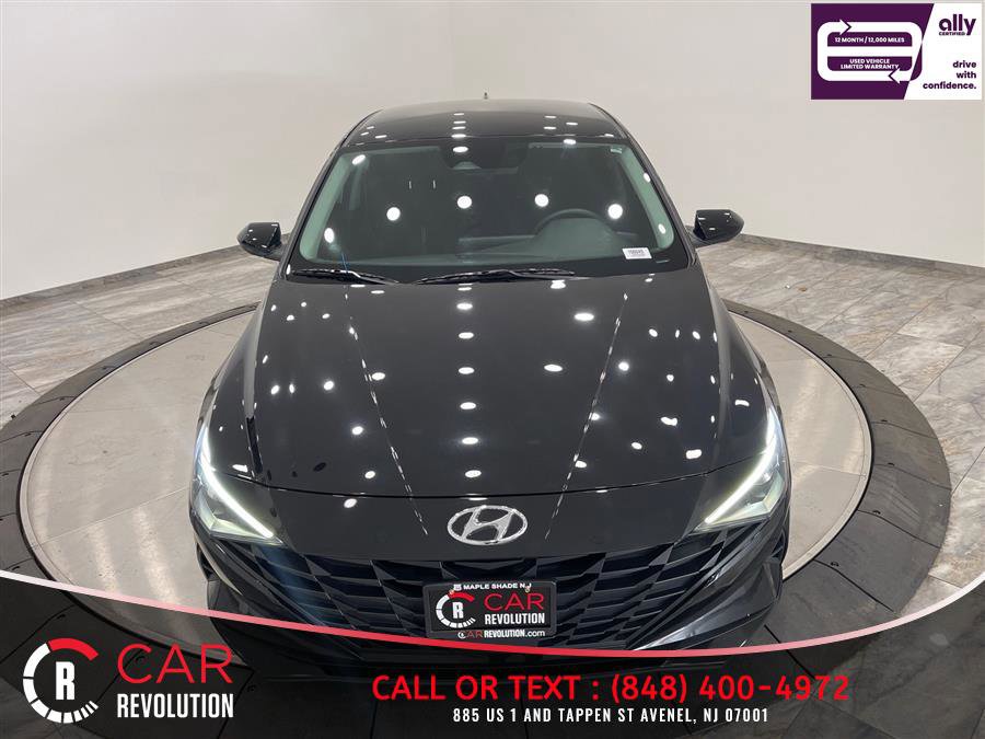Used 2022 Hyundai Elantra SEL w/ Convenience Package FWD image 2