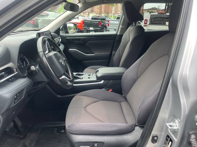 Used 2023 Toyota Highlander LE FWD image 11