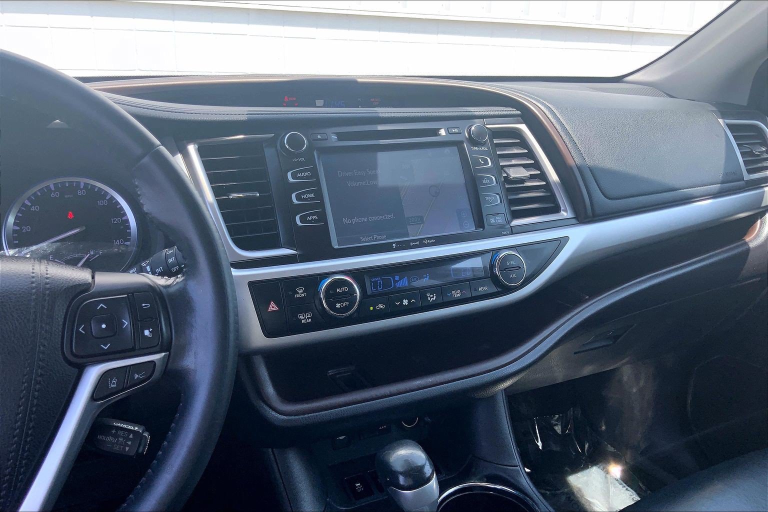 Used 2018 Toyota Highlander XLE AWD/4WD image 7