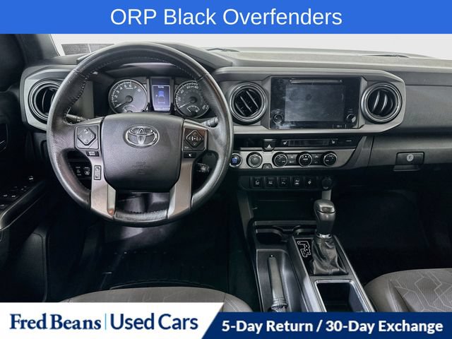 Used 2017 Toyota Tacoma TRD Off-Road w/ Premium & Technology Package AWD/4WD image 29