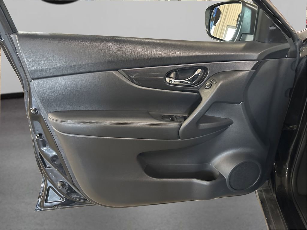 Used 2019 Nissan Rogue SV AWD/4WD image 24