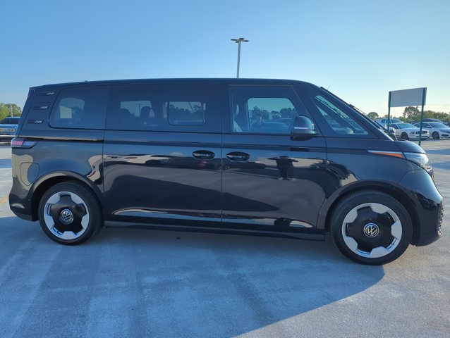 Used 2025 Volkswagen ID. Buzz Pro S RWD image 5