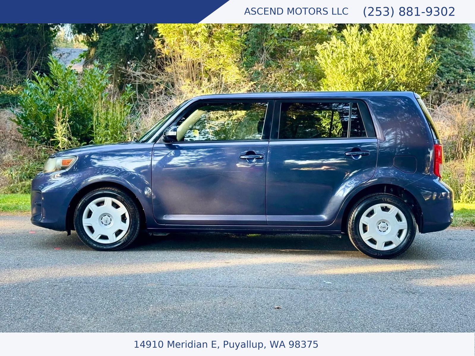 Used 2011 Scion xB FWD image 2