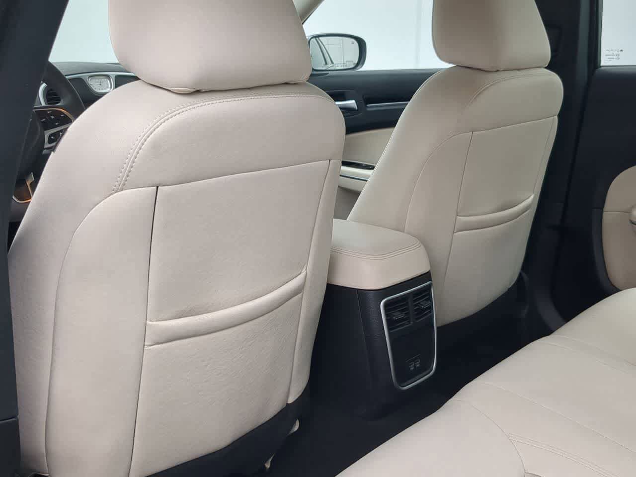 Used 2023 Chrysler 300 Touring w/ Safetytec Plus Group RWD image 18