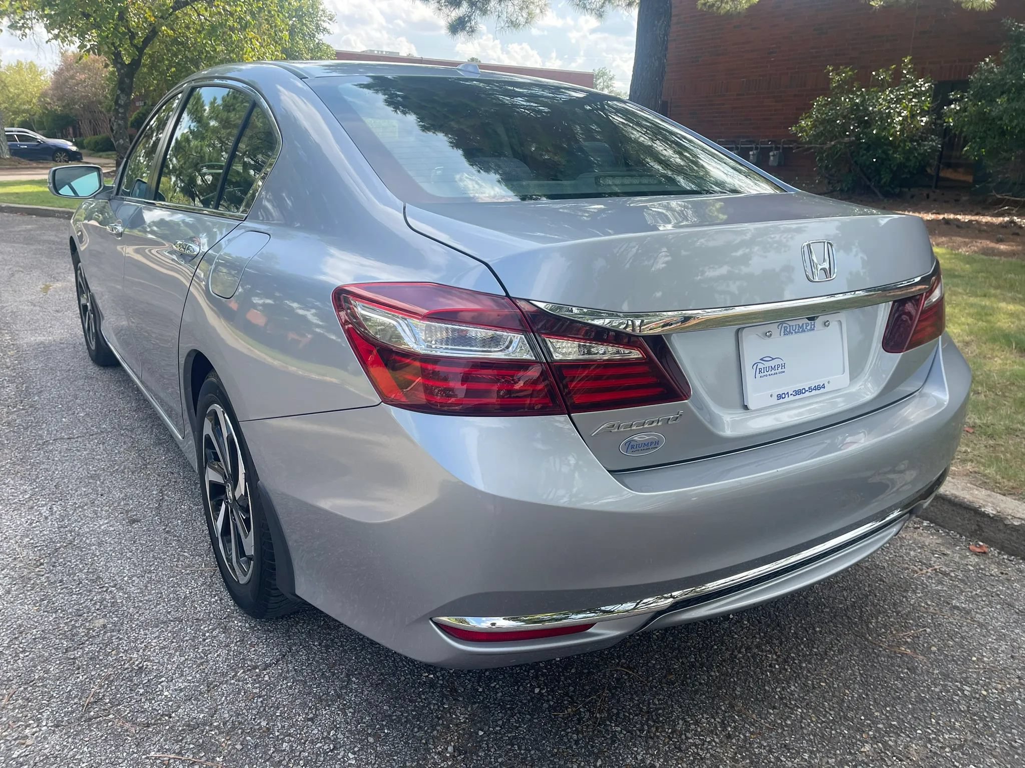 Used 2017 Honda Accord EX image 3