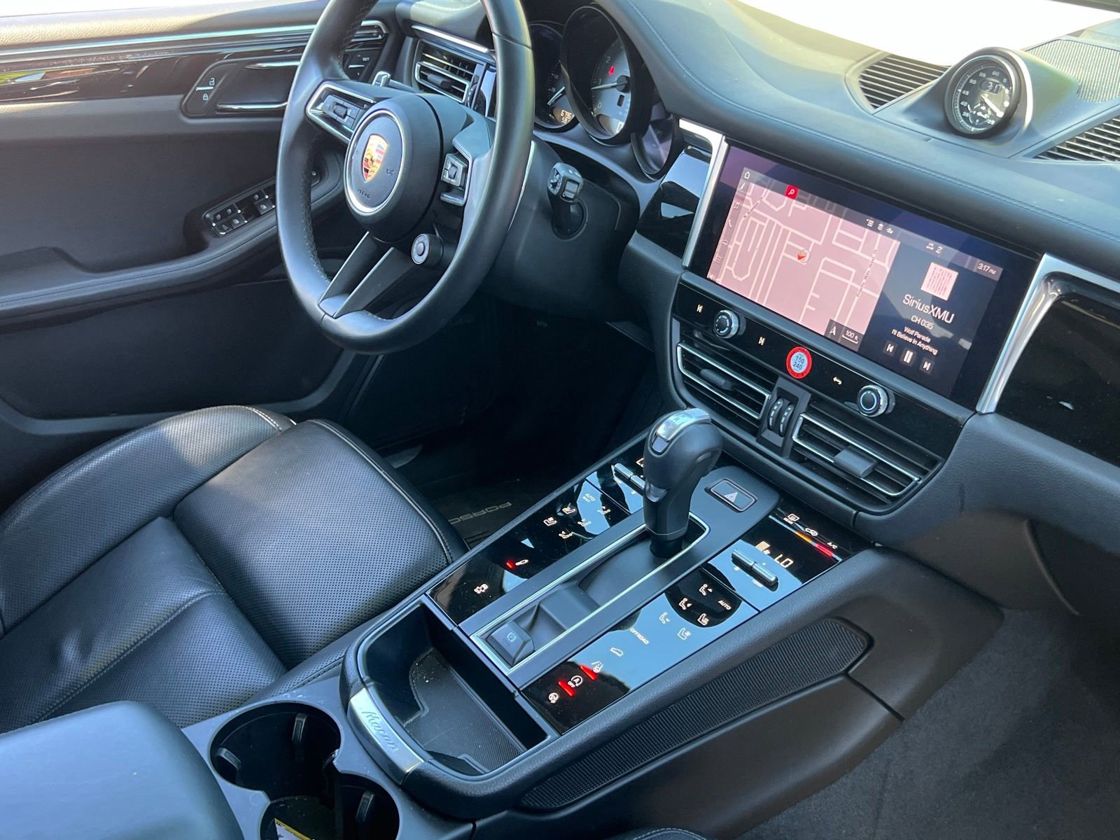 Certified 2022 Porsche Macan S AWD/4WD image 13